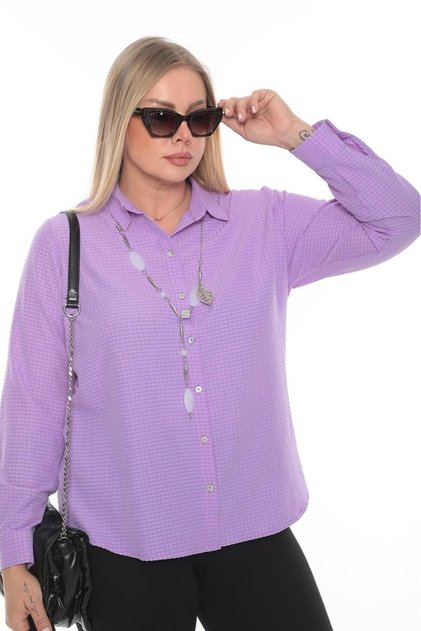 Shirt with square pendant accessories