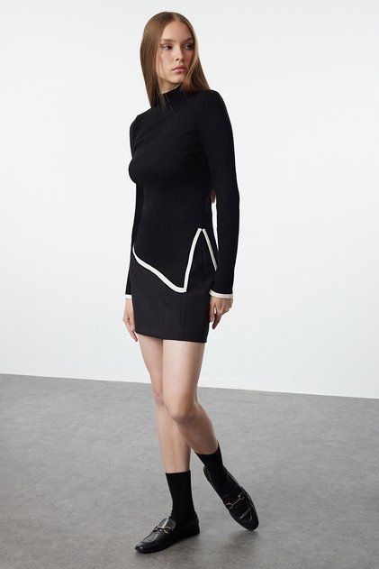Pulover negru cu detaliu asimetric cu șliț TWOAW25KZ00244