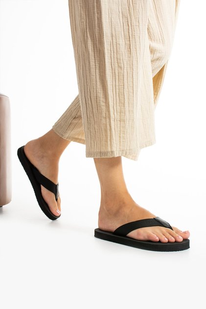 Perla Women's Black Fabric Flip Flops Comfortable Pool Beach Slippers Flip Flops