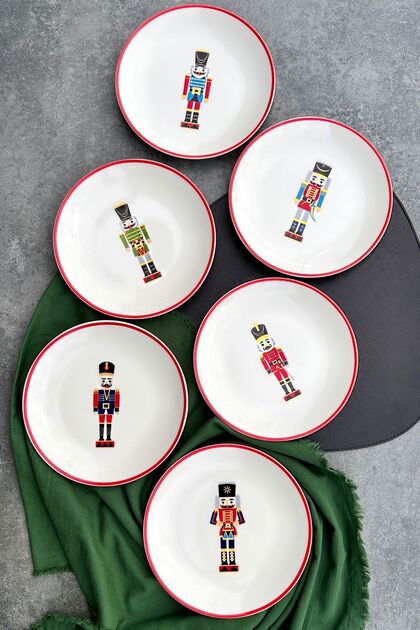 Tin Soldier Premium Porcelain 6-Person 21 cm Red Bullet Soldier Cake Plate Set