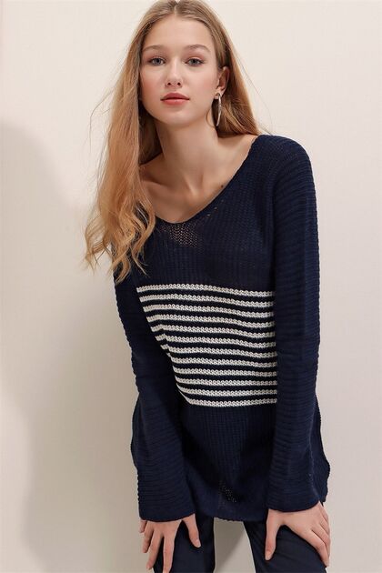 Maglione Donna Trendyol A Girocollo E Scollo A V – Vestibilità Regolare In Misto Acrilico – Colore Blu Navy