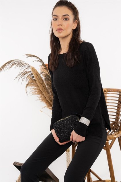 Women's Crew Neck Black Sweater with Pockets