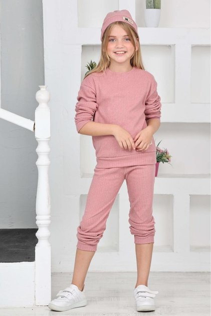 Girl's 3-Piece Set with Hat, Light Ruffles, and Camisole.