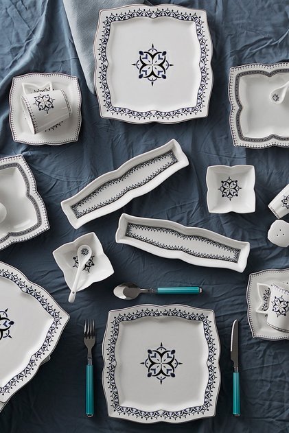 Blau 6-Person 32 Piece Square Breakfast Set