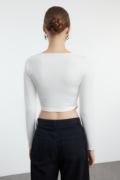 Trendyolmilla Ekru Biye Detaylı Kare Yaka Fitted/Vücuda Oturan