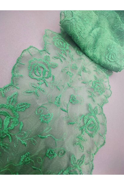 Polyester guppier lace tulle over fisto 20 cm en ara pattern