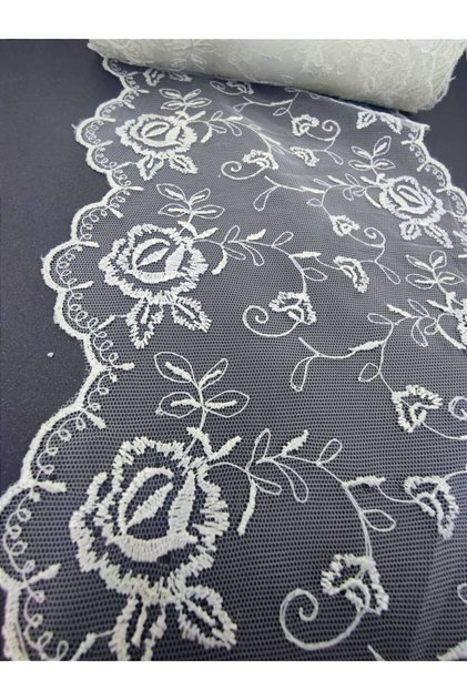 Polyester guppier lace tulle over fisto 20 cm en ara pattern