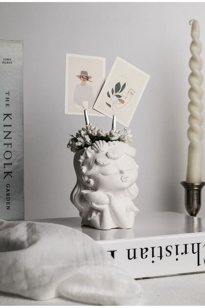 Arzu Notluk Resimlik (ÇİÇEKLER VE NOT TAKMA APARATI DAHİLDİR)