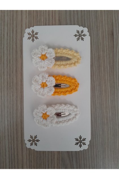 Baby and Child Buckle with Daisy Figure, Hand Knitted Snap Fasteners, Set of 3
