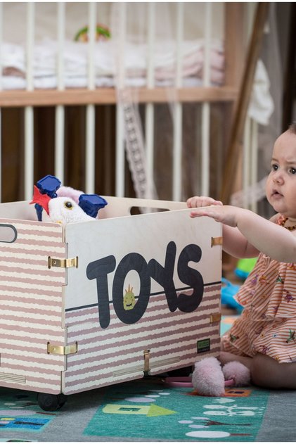 Ahşap Oyuncak Kutusu Pinky Toybox Tekerlekli Çocuk Odası Oyuncak Sepeti ve Düzenleyici 30 × 31 × 47 cm