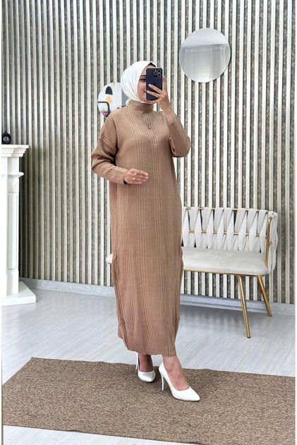 HALF TURTLEAN OVERSIZED RUBED KNIT DRESS