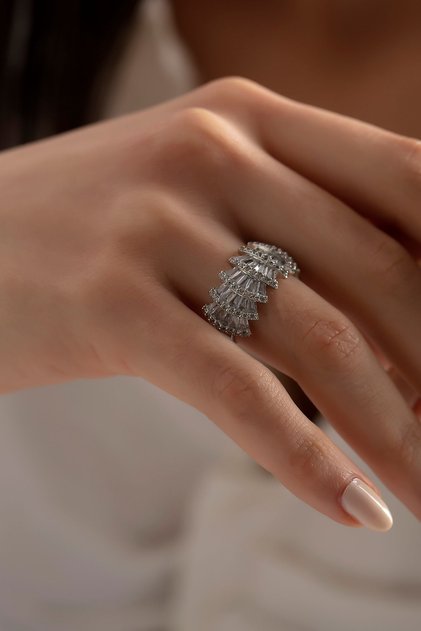 Trapez Taşlı Beyaz Altın Kaplama Ayarlanabilir Çelik Yüzük