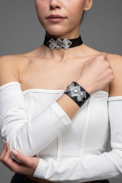 Güllü Choker Kolye