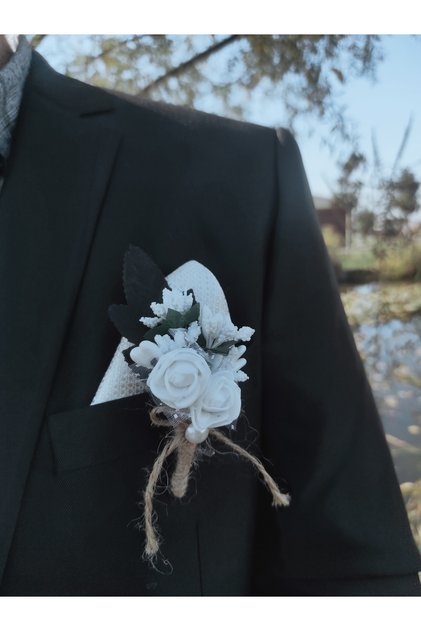 Beyaz Damat Yaka Çiçeği