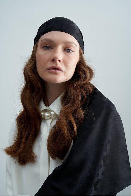 Velda Houndstooth Black Silky Shawl