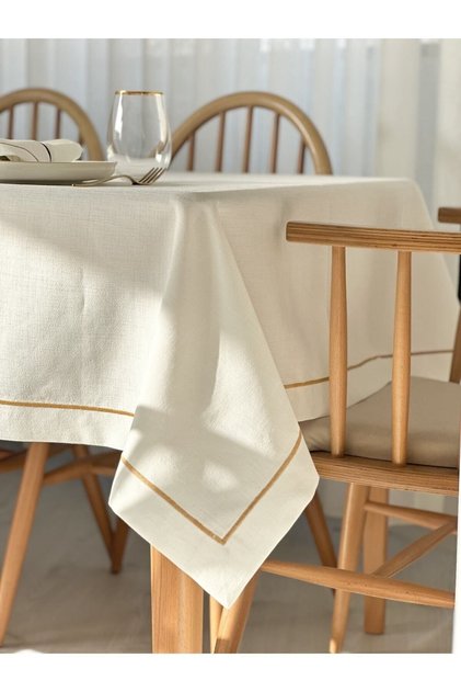 gold şeritli masa örtüsü takımı ( masa örtüsü,runner ve peçete takıma dahildir.)