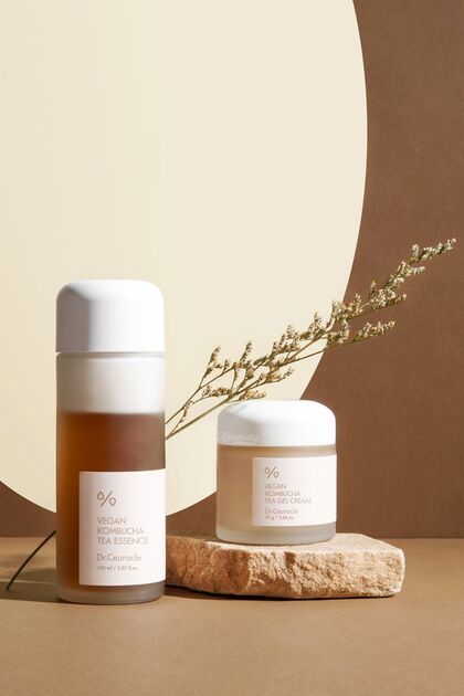 Dr.Ceuracle Vegan Kombucha Tea Essence Canlandırıcı Besleyici