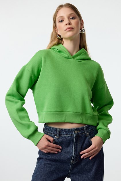 Zielona, gruba, polarowa bluza z kapturem, o luźnym kroju, krótka, dzianinowa, model TWOAW24SW00105
