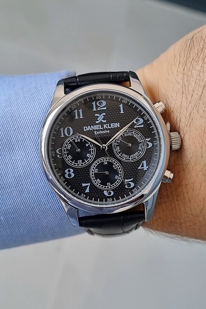 Exclusive Model Function Black Dial Black Leather Strap Men's Wristwatch