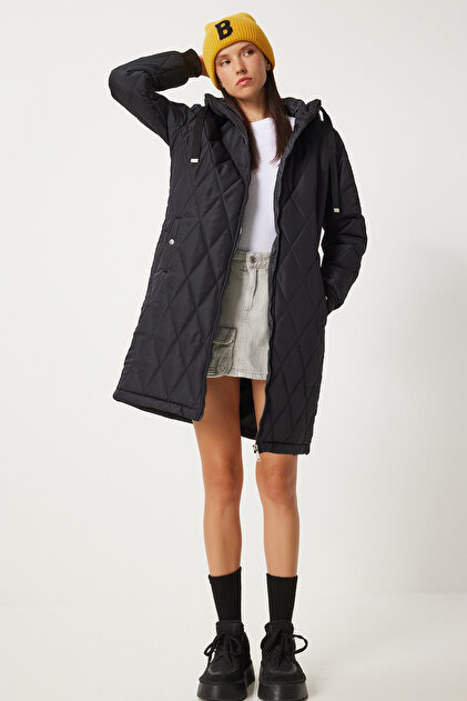 Schwarzer Steppmantel mit Kapuze für Damen DD00996