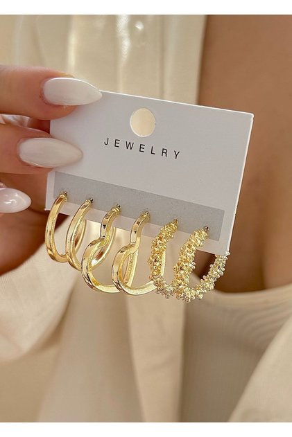 Heart-Shaped Ring, Serrated and Plain Gold 3-Piece Earring Set