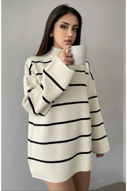 Tricotaje oversize cu dungi negre