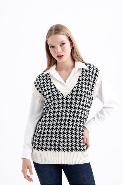 Women's White Houndstooth V-Neck Oversize Knitwear Sweater