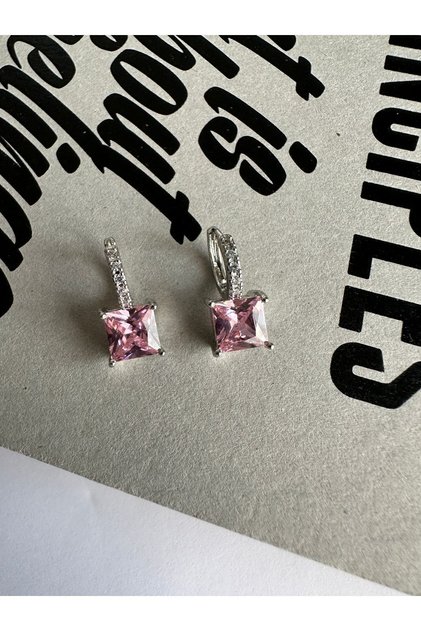 Gümüş Renkli Pembe Zirkon Taşlı Kare Model Küpe