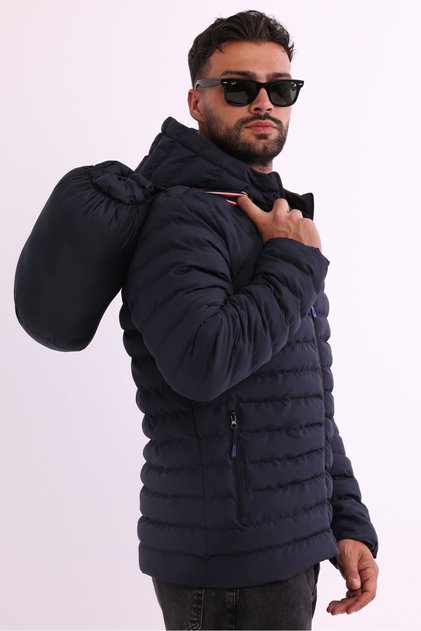 Erkek Lacivert Rüzgar Geçirmez Kapüşonlu Taşınabilir Çantalı Elyaf Dolgulu Hafif Spor Mont