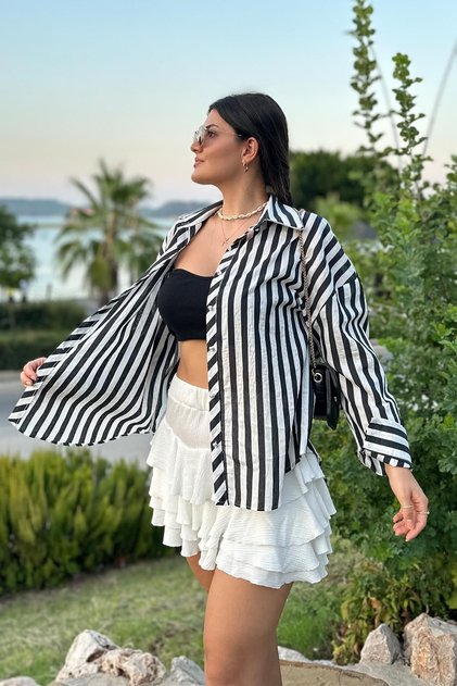 Siyah Renk Yaka Taş Detaylı Gofre Dokulu Çizgili Gömlek
