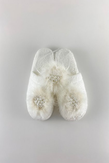 Effortt Ecru Pearl Feather Maternity Crown and Slippers