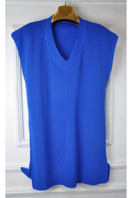 Trico and Collar Sleeveless Sweater
