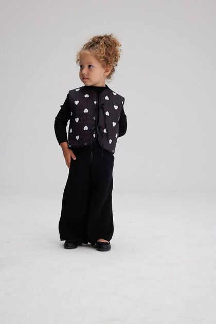 Black and White Heart Print Quilted Vest Turtleneck Knitwear Sweater Knitwear Wide Cut Pants Girls