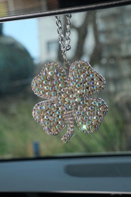 Gilded Clover Rear View Ornament & Fully Stoned