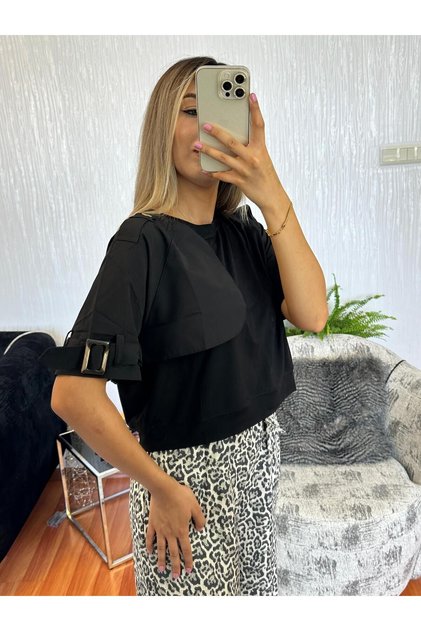 Kol Kemer Detay Siyah Tişört