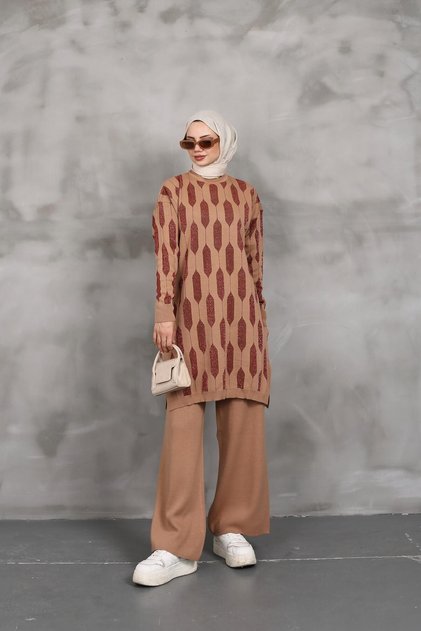 Women's Modest Geometric Patterned Silvery Tricot Tunic with Side Slits