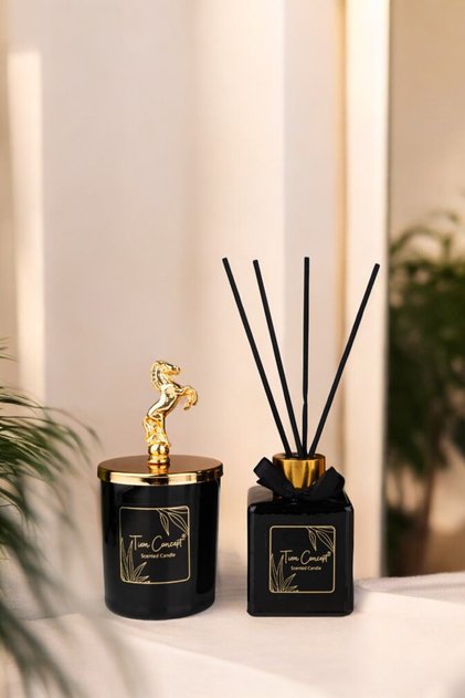 Hediyelik Oda Kokusu Seti, 100 ml Çubuklu Oda Kokusu ve At Gold Detaylı 150 g Siyah Bardak Mum
