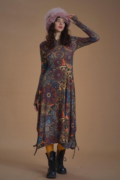 Rochie de iarnă cu imprimeu maro cu decolteu barcă