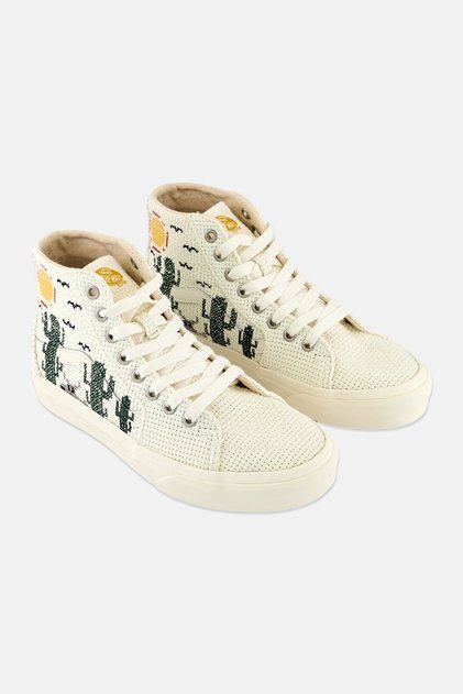 حذاء رياضي رجالي Sk8-Hi Tapered Vr، باللون الأبيض الفاتح