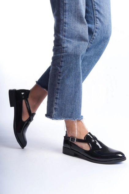 Pantofi casual de damă cu cataramă din piele lacuită neagră