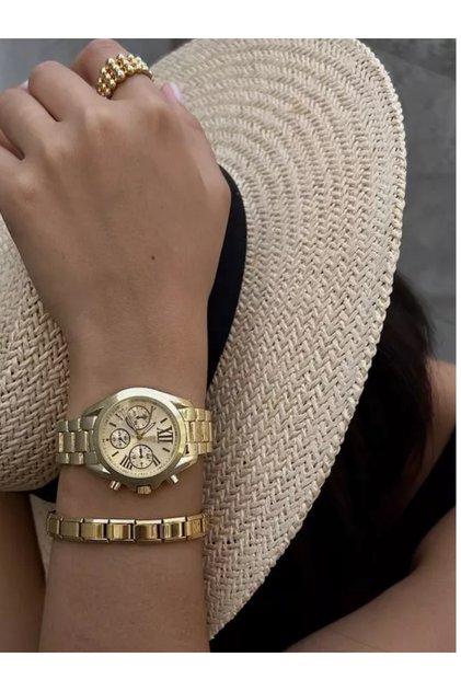 Luxury Women's Wristwatch with Roman Numbers