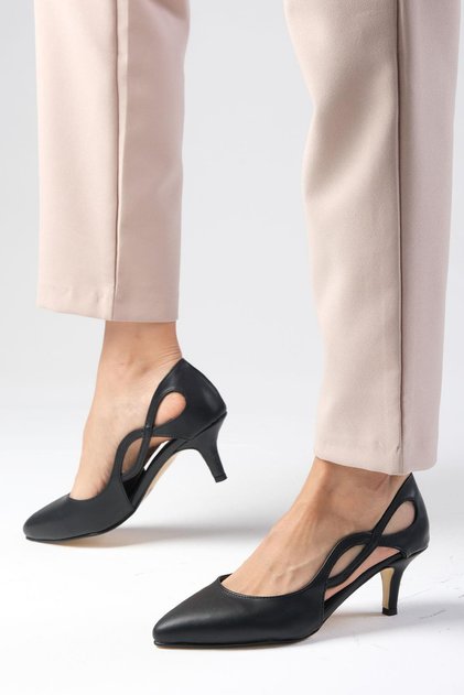 Pantofi de damă cu toc scurt de culoare neagră Violetta