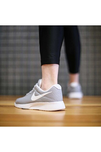 nike tanjun gray womens