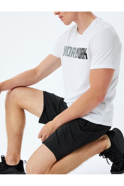 Short Waist Lace-up and Pocket Sports Shorts - Stripe Detailed
