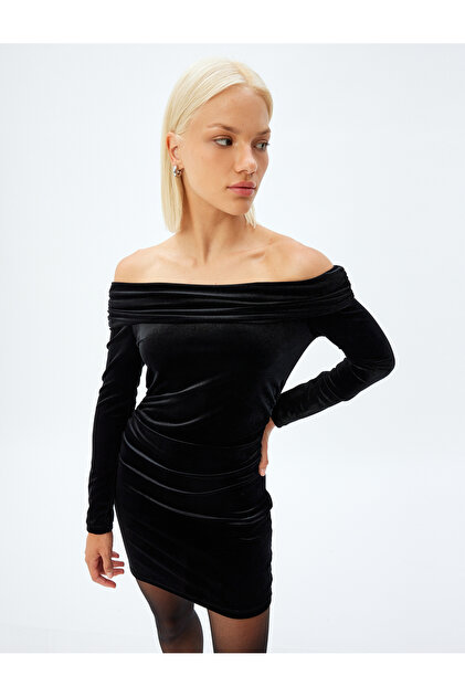 green emerald velvet dress Avec Les Filles Long-Sleeve Cutout Velvet Maxi Dress