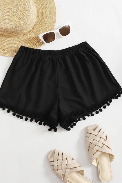 Stylische Badeshorts mit Pompons