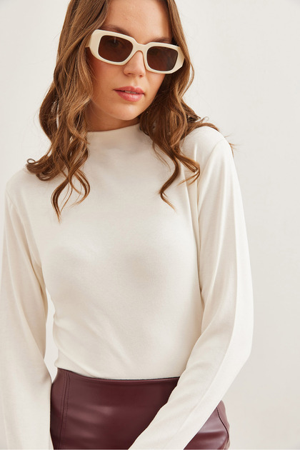 Kadın Ekru Dik Yaka Dökümlü Soft Touch Bluz BLZ-19002758