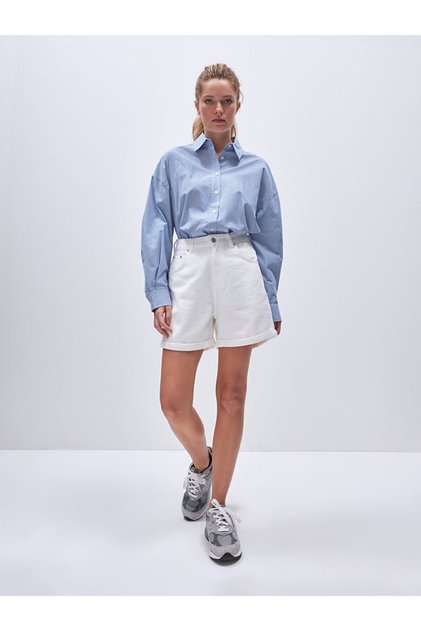 Mom-Jeans-Shorts an der Taille
