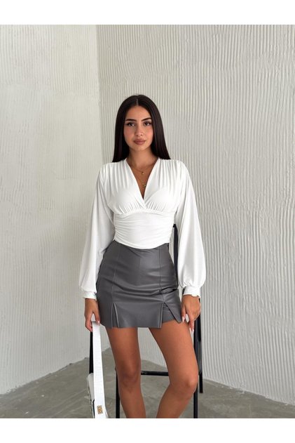 Women's white Sandy fabric V-neck balloon sleeve blouse