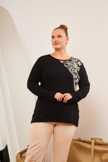 Large Size Embroidery Detail Knitwear Blouse Black